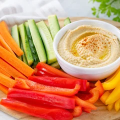 Gemüsesticks mit schnellem Hummus